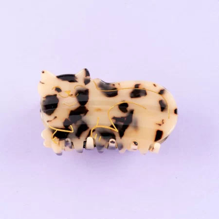 coucou suzette hair claw tabby cat