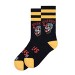 Μαύρες αθλητικές κάλτσες American Socks με κιτρινες ρίγες και σχέδιο νεκροκεφαλη με κοκκινες καρδιές στα μάτια και τη φράση LOVE KILLS.