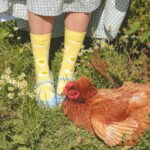 Βαμβακερες καλτσες σε κιτρινο χρωμα coucou suzette eggs με σχεδιo βραστα αυγα.
