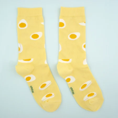 Βαμβακερες καλτσες σε κιτρινο χρωμα coucou suzette eggs με σχεδιo βραστα αυγα.