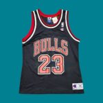 Vintage 90s CHAMPION CHICAGO BULLS x MICHAEL JORDAN NBA Jersey S-M