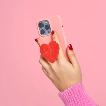 Coucou suzette phone grip σε σχήμα κόκκινη καρδιά.